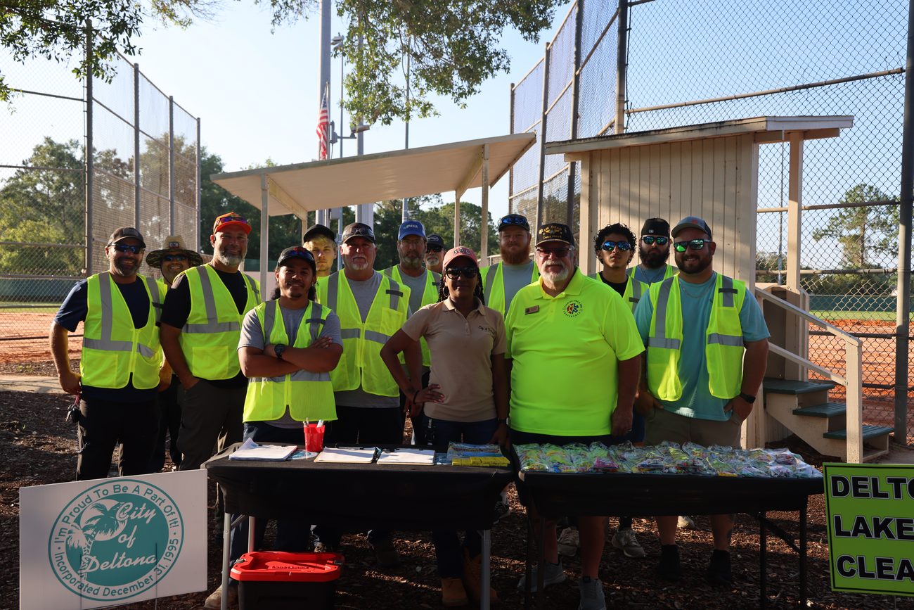 City of Deltona lake cleanup volunteer crew